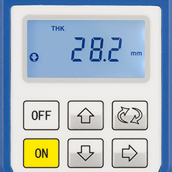 Dickemessgert fhrt Messung durch