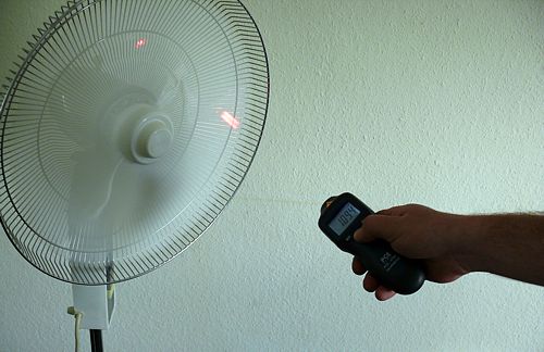 Drehzahlmessung mit dem PCE-DT62 bei einem Ventilator.