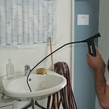 Endoskop im Einsatz bei der Begutachtung von Abwasserleitungen in Gebuden