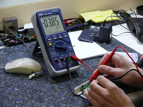 Typisches Anwendungsgebiet des Digital-Multimeter DMM PCE-DM 32