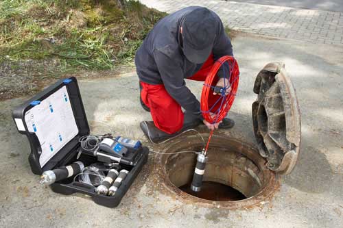 Das Dichtheitsmessger�t mit Verwendung der optional erh�ltlichen Haspel.