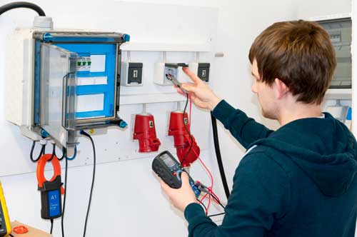 Spannungsmessung mit dem Digital-Miltimeter