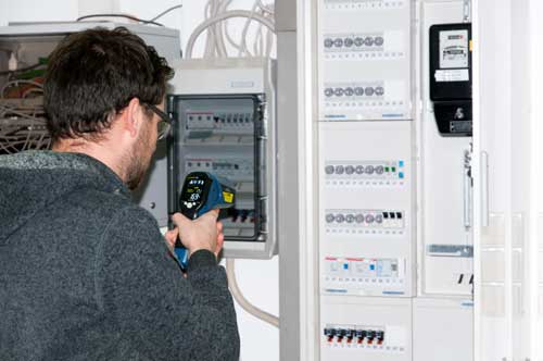 Uso do PCE-895 para controlar a temperatura num quadro de fusíveis