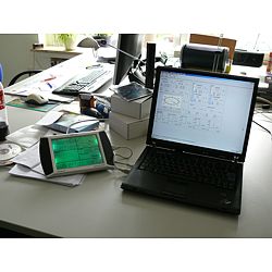 Funkwetterstation verbunden mit einem Laptop