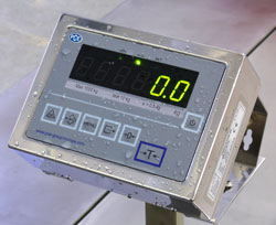 Edelstahl Display der geeichten Edelstahl Durchfahrwaage IP 65 geschützt.