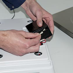 Akkutausch der geeichten Z�hlwaage PCE-BM...C