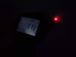 Infrarot-Thermometer im Dunkelen (Display-Beleuchtung)