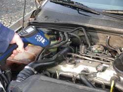 Einsatz vom Infrarotmessger�t an einem MotorBlock.