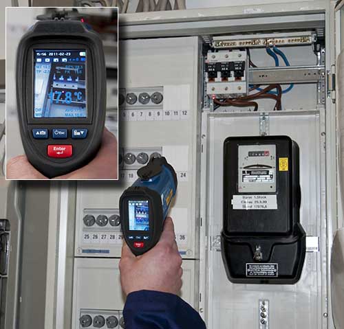 Einsatz vom Infrarot - Video - Thermometer an einem Verteilerschrank