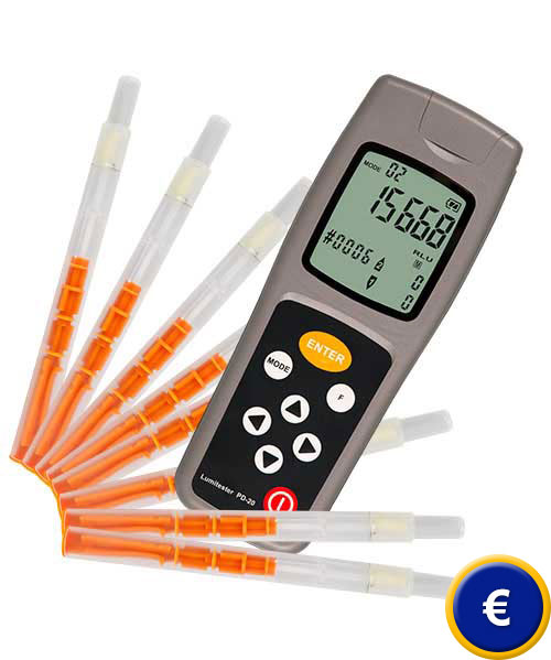 Der Lumitester PD-20 mit dem Verbrauchsmaterial zur Keimzahlbestimmung.