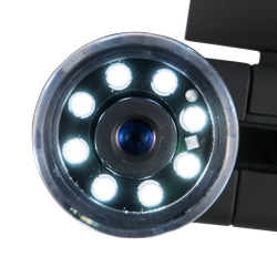 Acht helle LEDs beleuchten die Testoberflche vom Mikroskop.