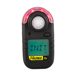 Neben Vibrationsalarm und akustischem Warnton gibt das Personenschutz-Messgert auch einen optischen Alarm. 