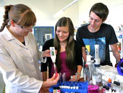 Photometer AQUA-CHECK im Einsatz in der Forschung und Lehre.