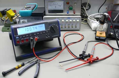 Anwendung vom Tischmultimeter im Elektrolabor