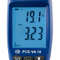 Hier sehen Sie eine Ansicht auf das extra große LCD Display vom Windmesser PCE-VA 10