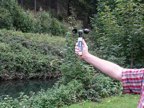 Windstärkemesser im Einsatz vor Ort