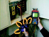 Elektrische Messtechnik: Einsatz vom Drei-Phasen-Leistungsmesser an der Hochspannungsversorgung einer Universität.