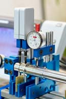 Eine Messuhr bei der industriellen Vermessung von Werkstcken