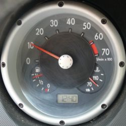 KFZ Drehzahlmesser im Vergleich zum Messgerät