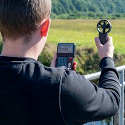 Windstrkenmessung mit dem Anemometer PCE-007