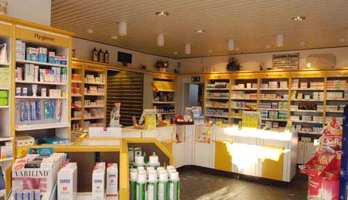 Apothekerwaage in der klassischen Apotheke