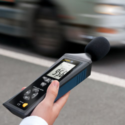 Überwachung des Straßenverkehrs mit dem Bluetooth Schallpegelmessgerät PCE-323