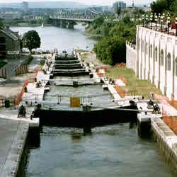 Echo Dickenmessgert in einer Schleuse