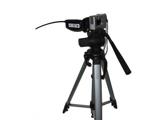 Aditional gibt es ein Stativ für die Kamera um noch leichter Bilder vom Endoskop aufnehmen zu können.