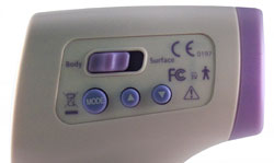 Das Bedienfeld am Fieberthermometer PCE-FIT 10
