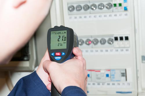 IR Thermomemter in der Elektroinstandhaltung PCE-889U