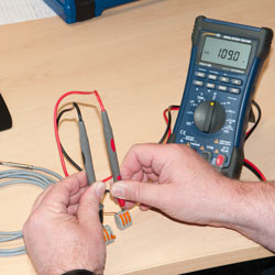 Zu den vielen Funktionen vom Isolations-Multimeter gehrt ebenfalls eine Widerstandsmessung. 
