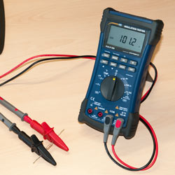 Das Isolations-Multimeter kann auch dazu verwendet werden Widerstände zu ermitteln.