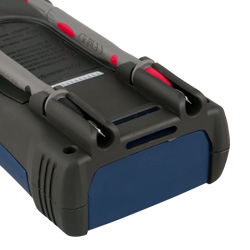 An der Rückseite vom Isolations-Multimeter sind Halterungen für die Messspitzen angebracht.