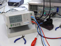 Leistungsanalystor mit Poweradapter