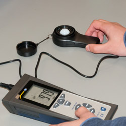 Arbeitsplatzberwachung mit dem Lux-Meter PCE-174