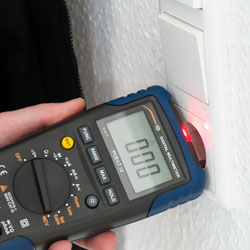 NCV Messung mit dem Netzwerk-Multimeter PCE-LT 12