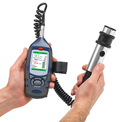 Staubmessgert mit Blick auf Display und Sonde