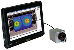 Die Wärmebildkamera optris PI200 / PI230 angeschlossen an einen Tablet-PC.